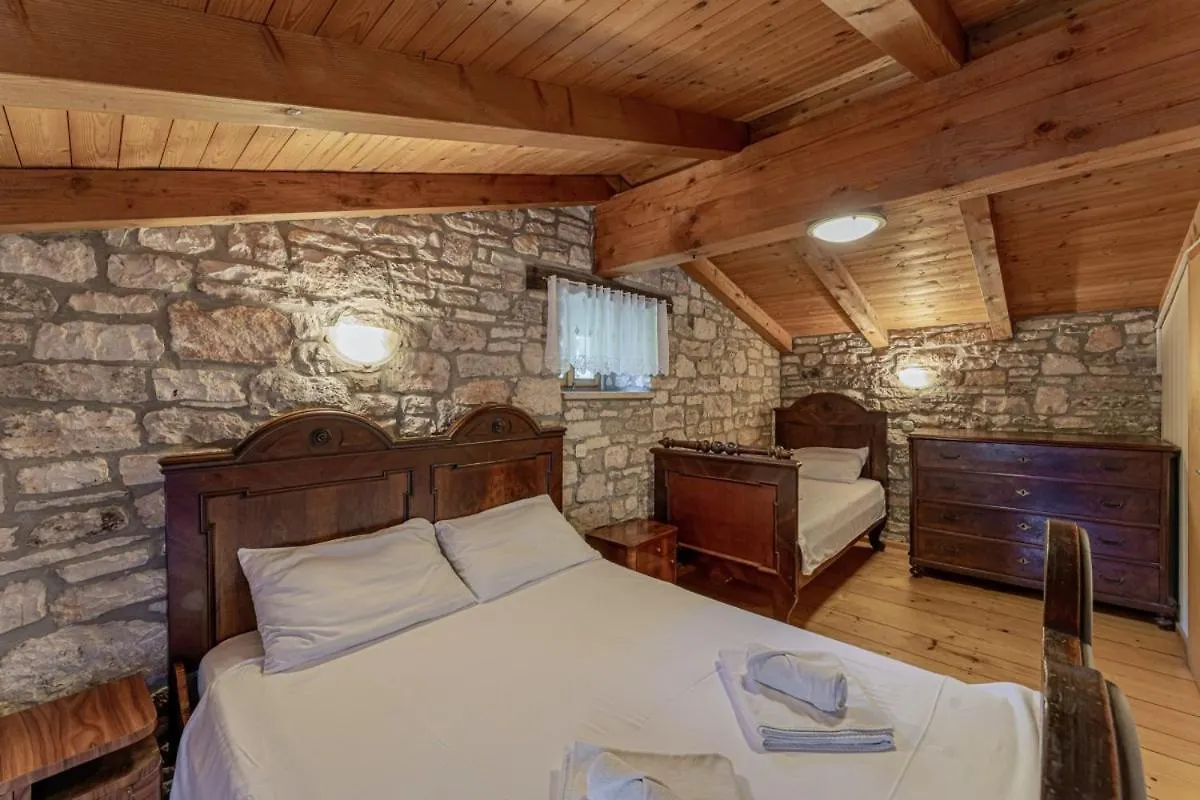 Holiday home Picanci In Bibici Svetvincenat